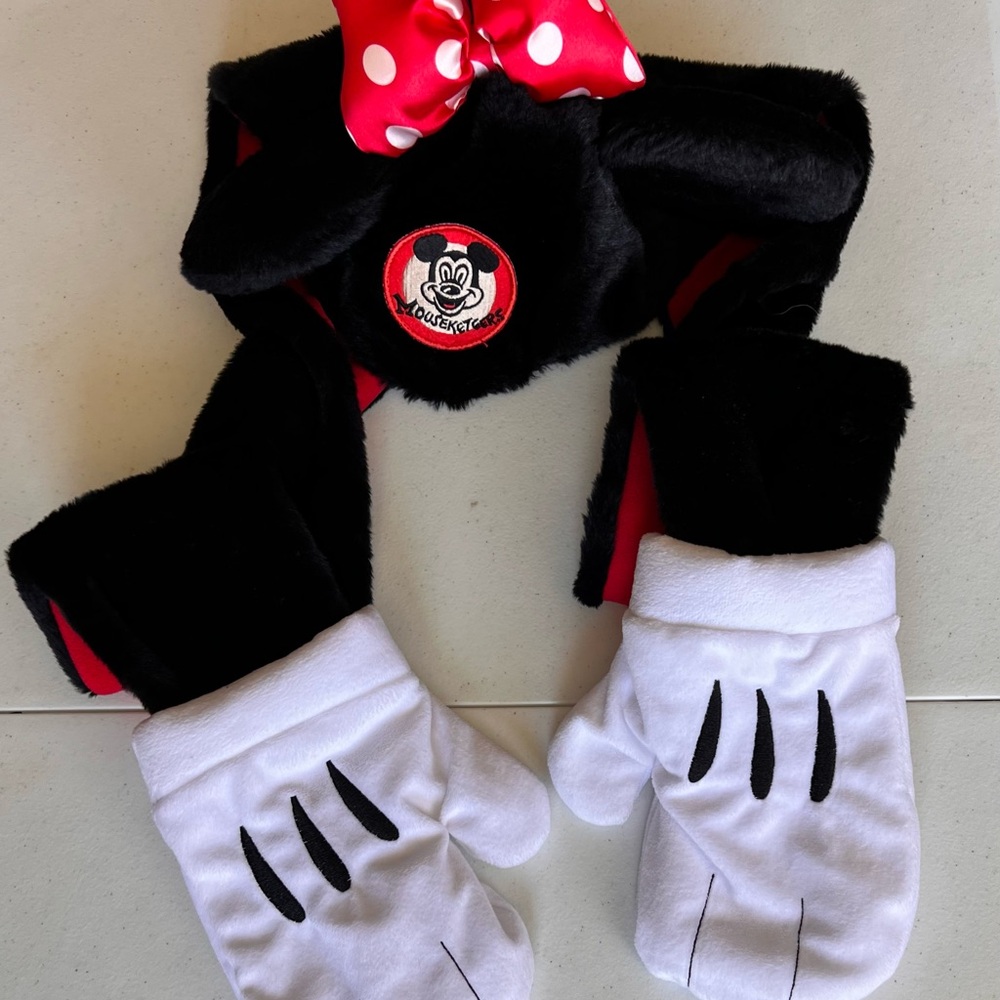 Disney Black and White Kids Mickey Mouse Gloves and Scarf Set